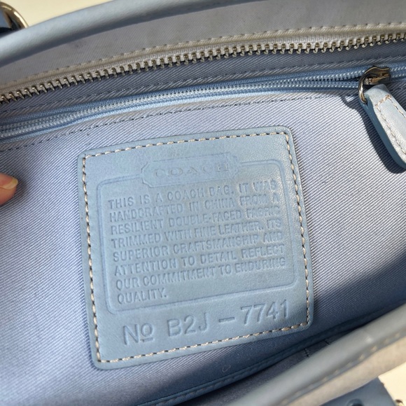 Authentic Coach Small Purse - Picture 6 of 11